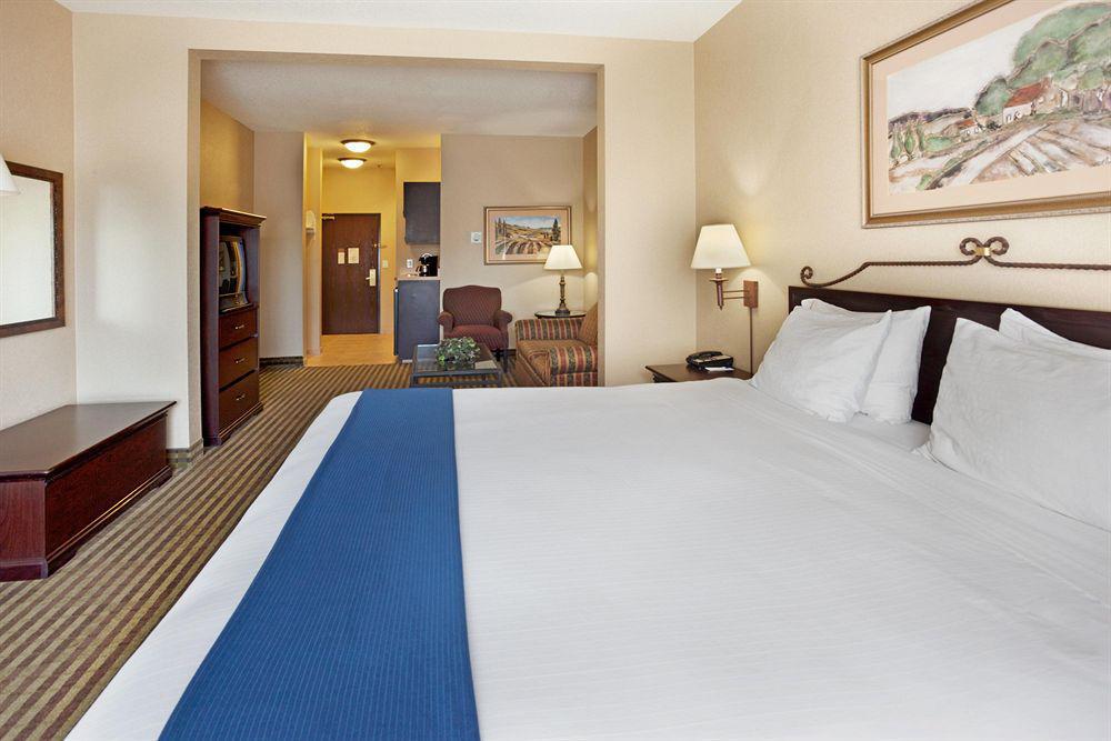 Holiday Inn Express Hotel & Suites Marina, An Ihg Hotel Room photo