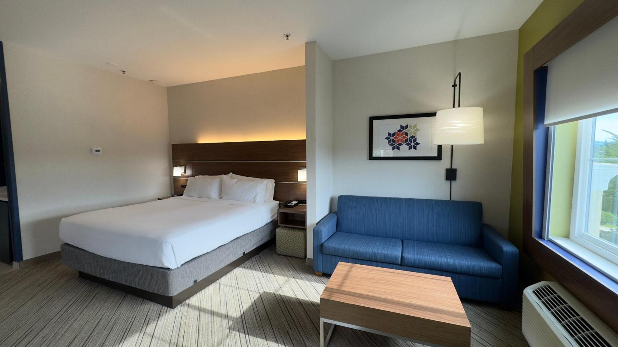 Holiday Inn Express Hotel & Suites Marina, An Ihg Hotel Exterior photo